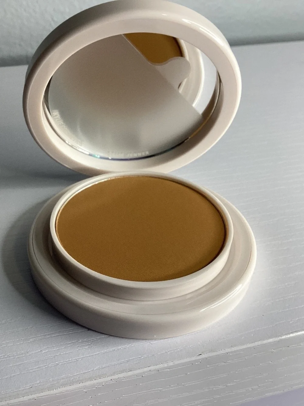 Kylie Cosmetics Powder Foundation In Cream Compact 8c new in box